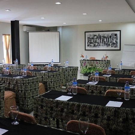 Hotel Bumi Cikeas Sentul Bogor Exterior foto
