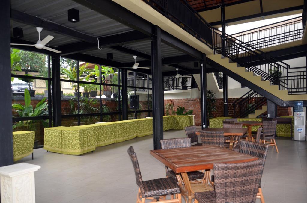 Hotel Bumi Cikeas Sentul Bogor Exterior foto