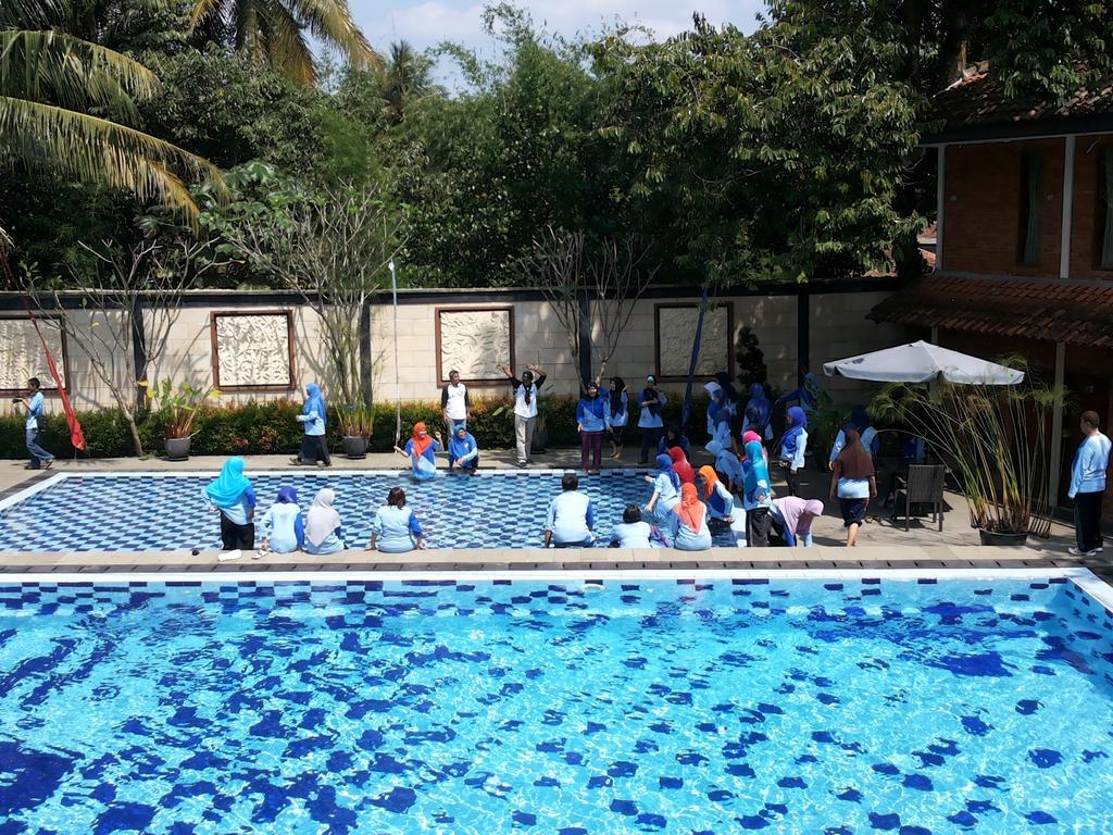 Hotel Bumi Cikeas Sentul Bogor Exterior foto