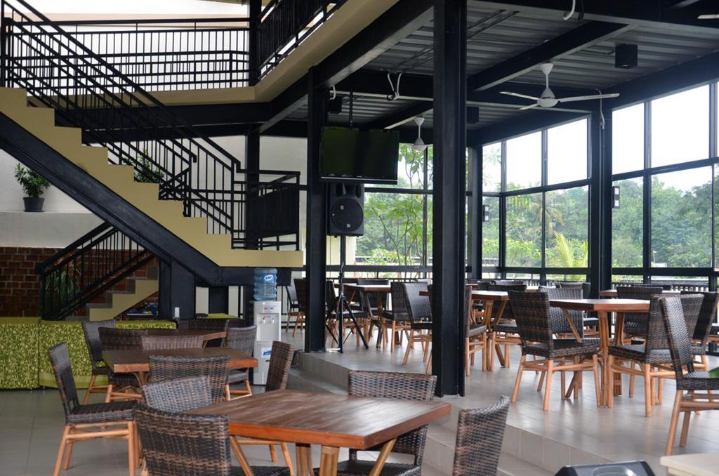 Hotel Bumi Cikeas Sentul Bogor Zimmer foto
