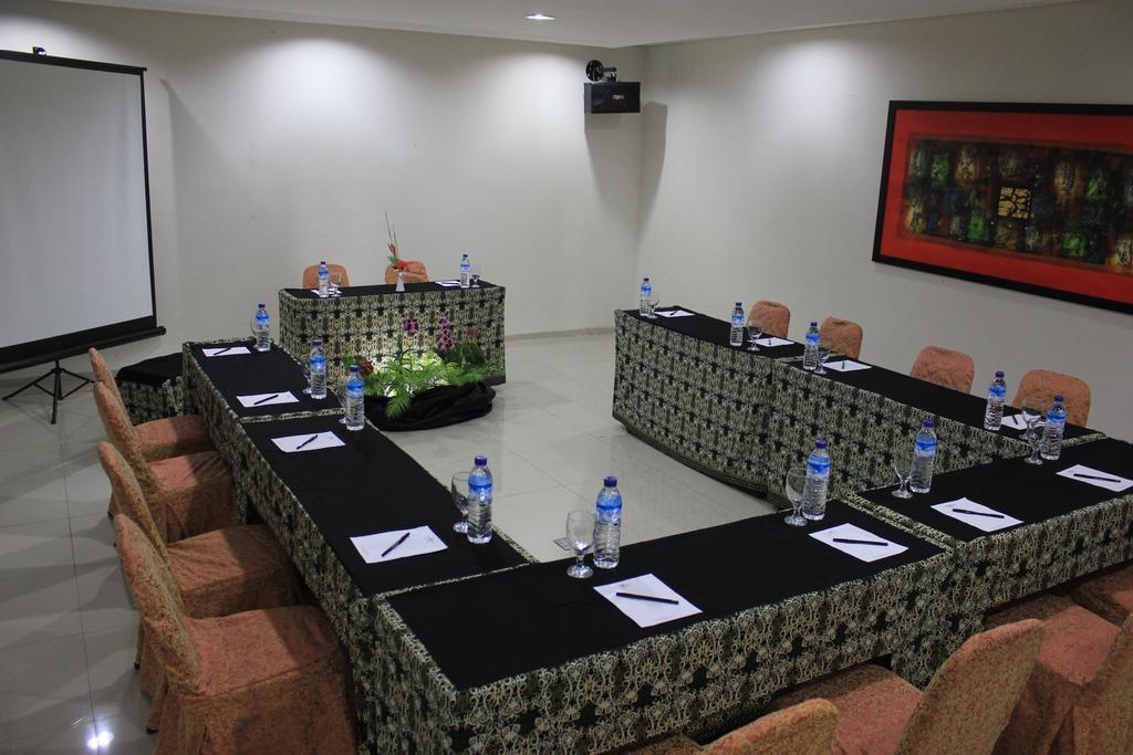 Hotel Bumi Cikeas Sentul Bogor Exterior foto