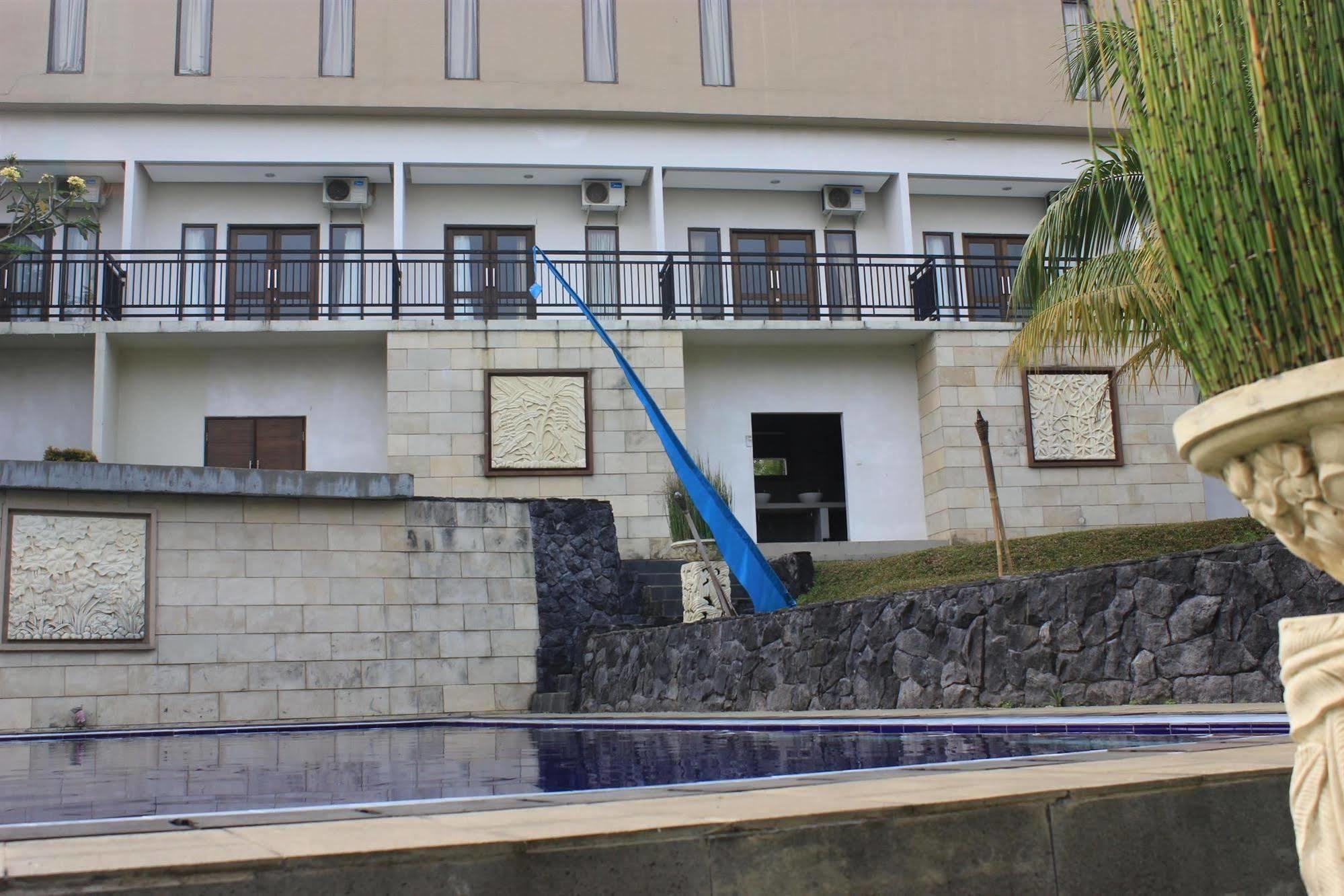 Hotel Bumi Cikeas Sentul Bogor Exterior foto