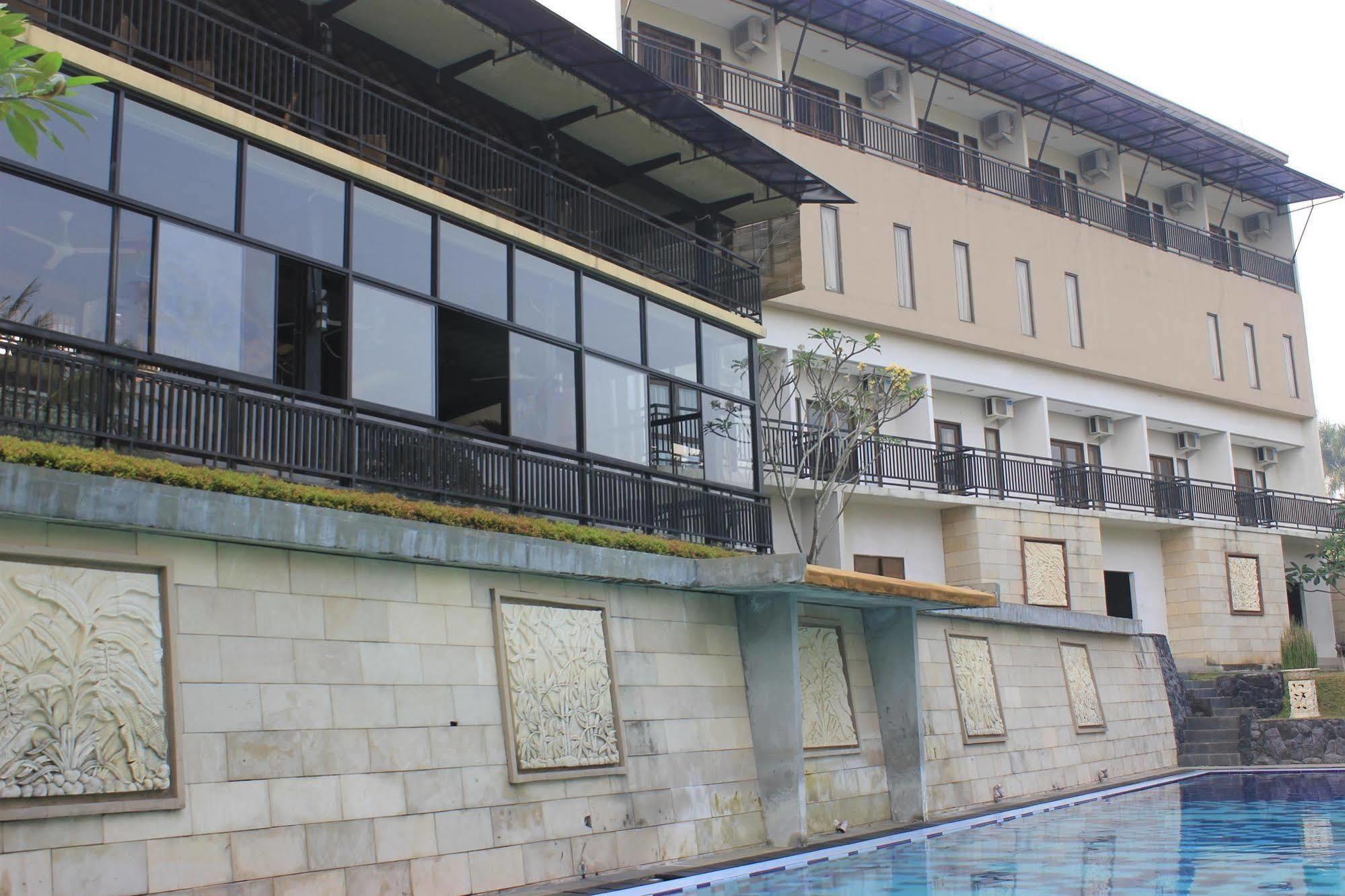 Hotel Bumi Cikeas Sentul Bogor Exterior foto