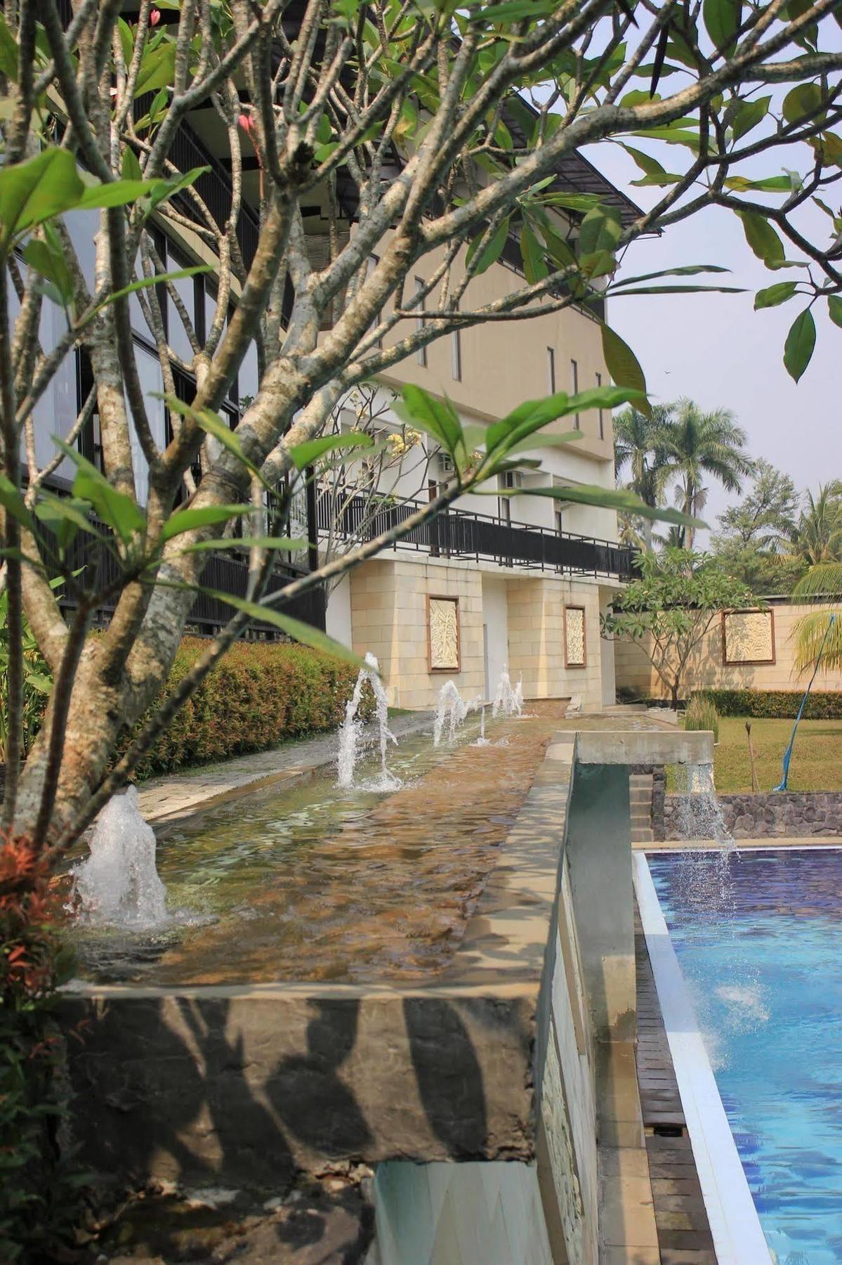 Hotel Bumi Cikeas Sentul Bogor Exterior foto