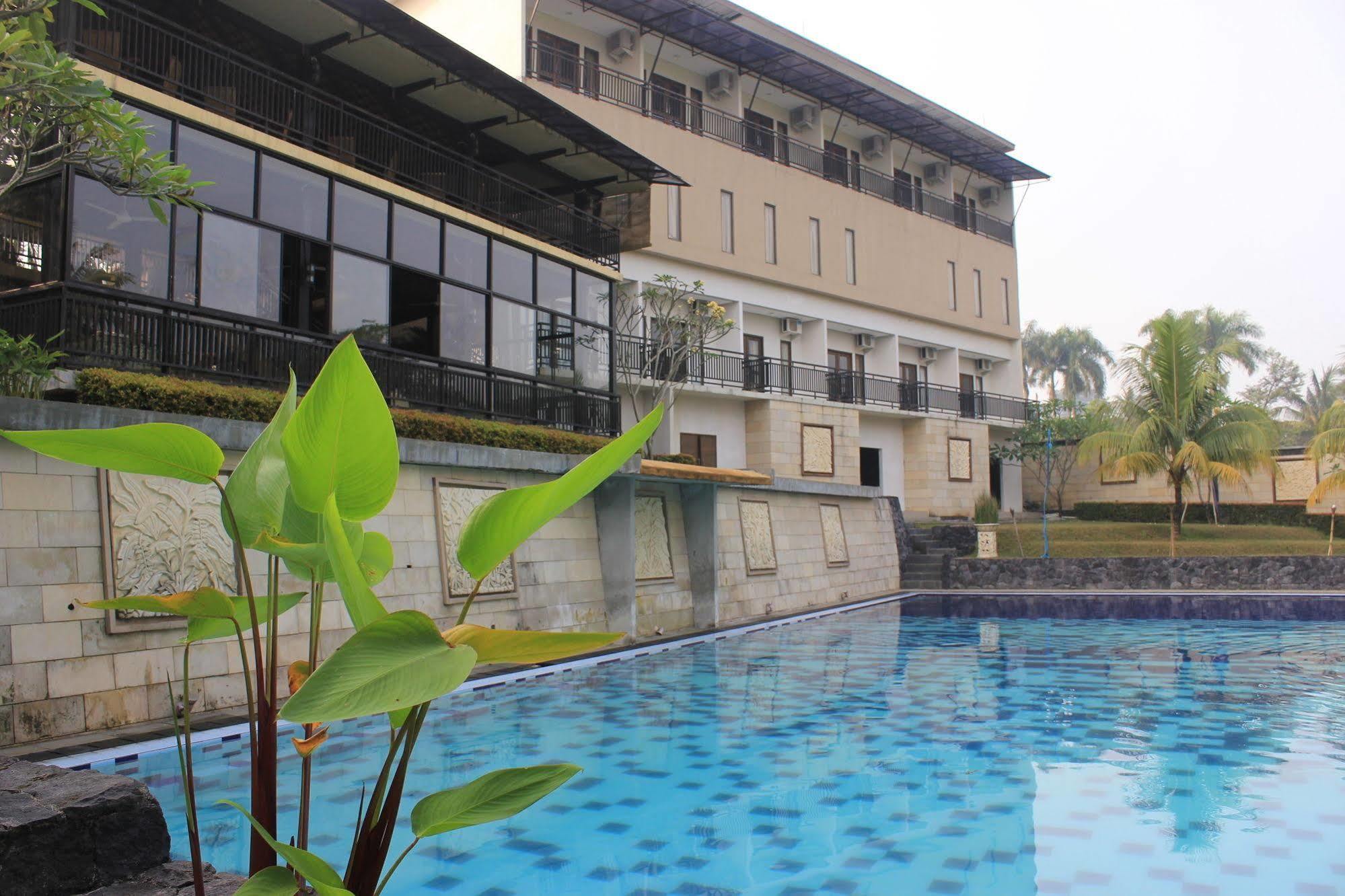 Hotel Bumi Cikeas Sentul Bogor Exterior foto
