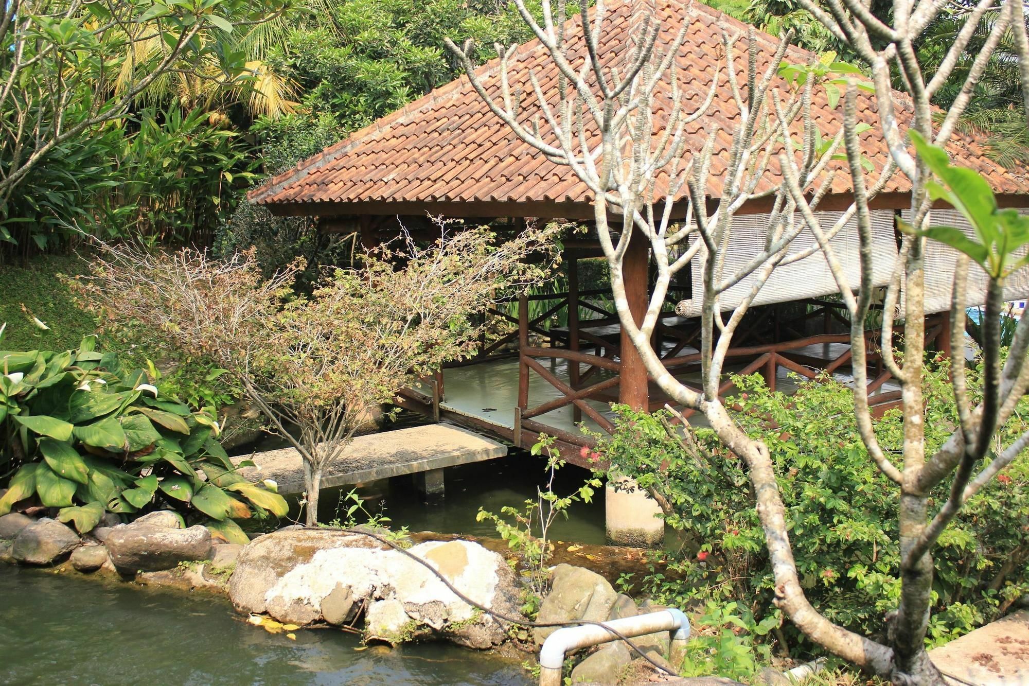 Hotel Bumi Cikeas Sentul Bogor Exterior foto