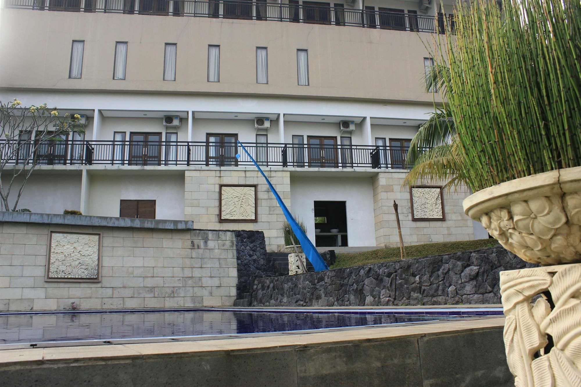 Hotel Bumi Cikeas Sentul Bogor Exterior foto